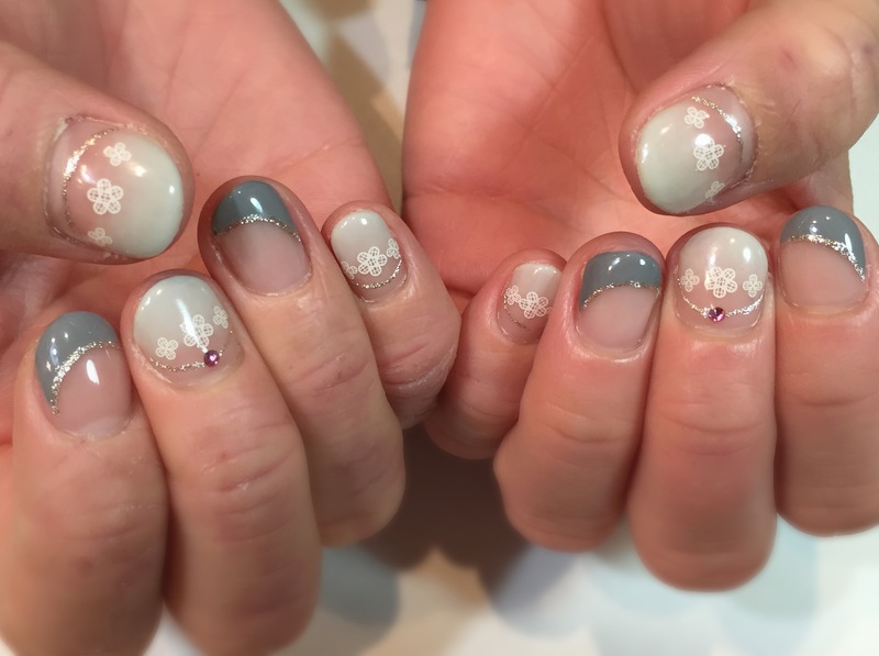 シックなお花ネイル。