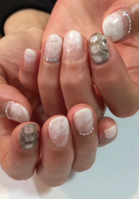 冬のモノトーンネイル。