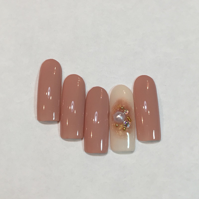 オータム・チークネイル。