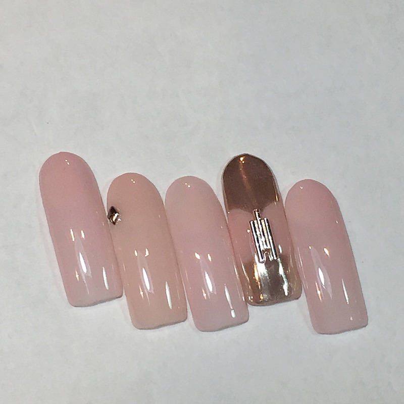 個性派　ミラーネイル。