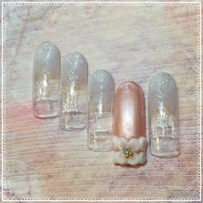 エンボスフラワー×ホワイトグラデ。