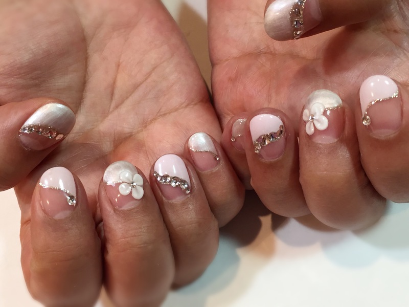 ウェービーフレンチ×エンボスフラワー。