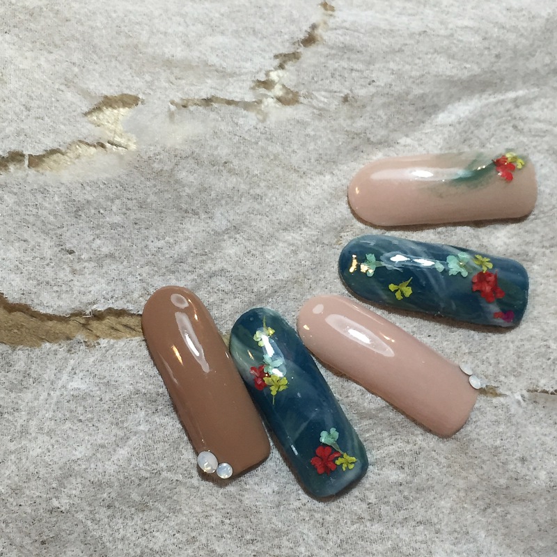 【ＮＥＷ】モスグリーンでボタニカル風。