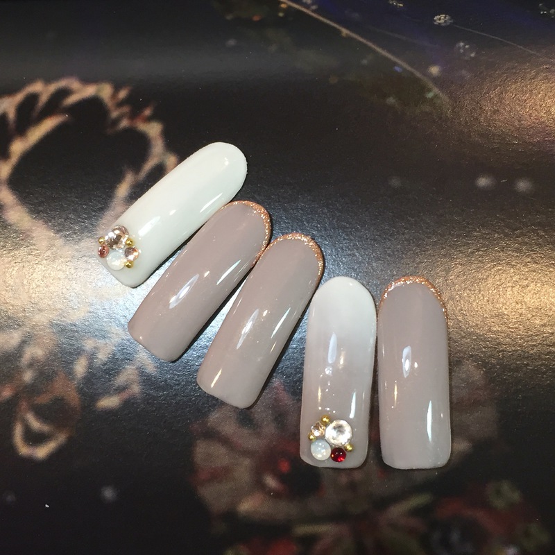 【New Yearネイル】グレージュ×ホワイト。