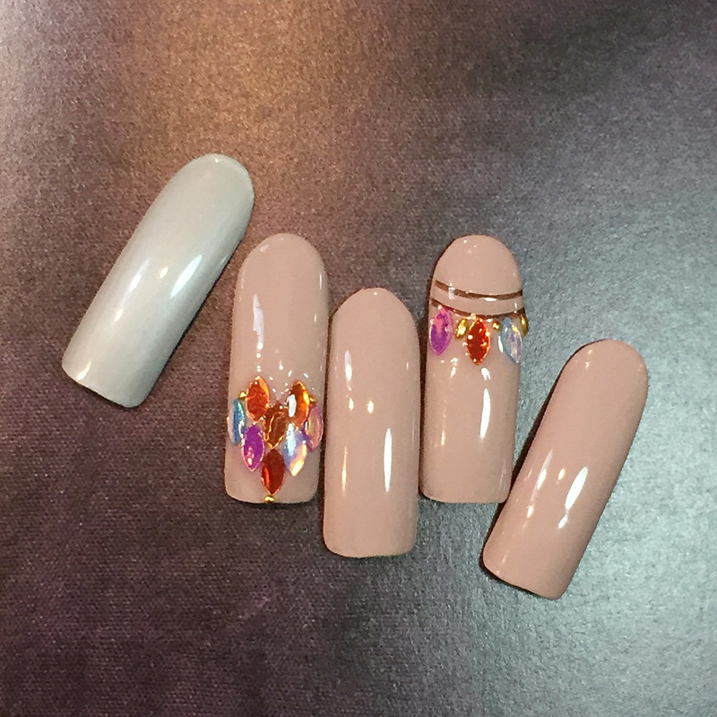 アンティークベージュ×リーフホロ。