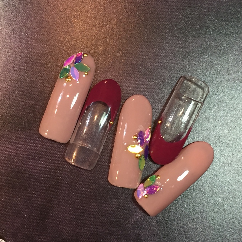 ピンクベージュとボルドー×リーフホロ。