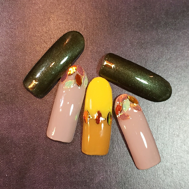 カーキ×リーフホロ。