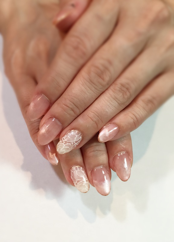 シースルー フラワーレース柄ネイル。