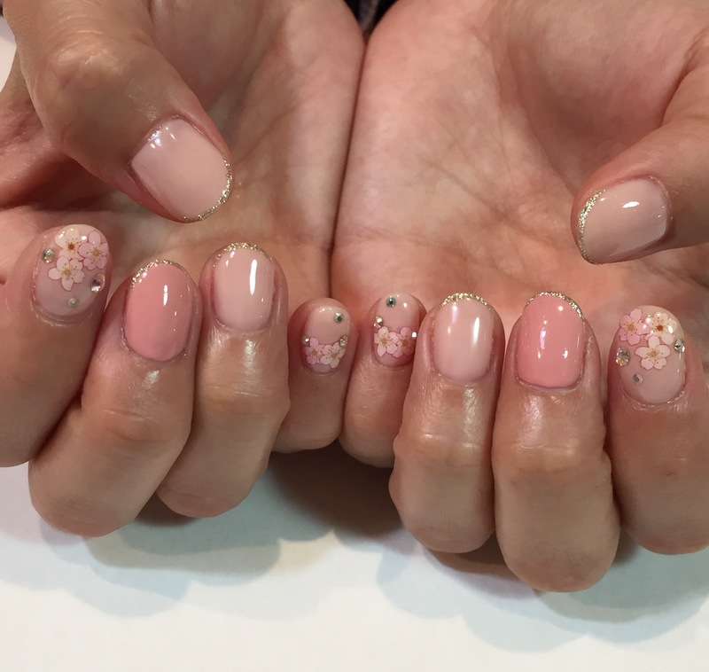 小ぶり 桜ネイル。