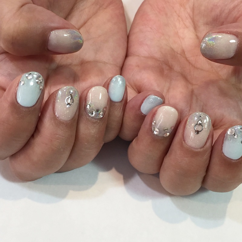 2色ネイル×オーロラ。