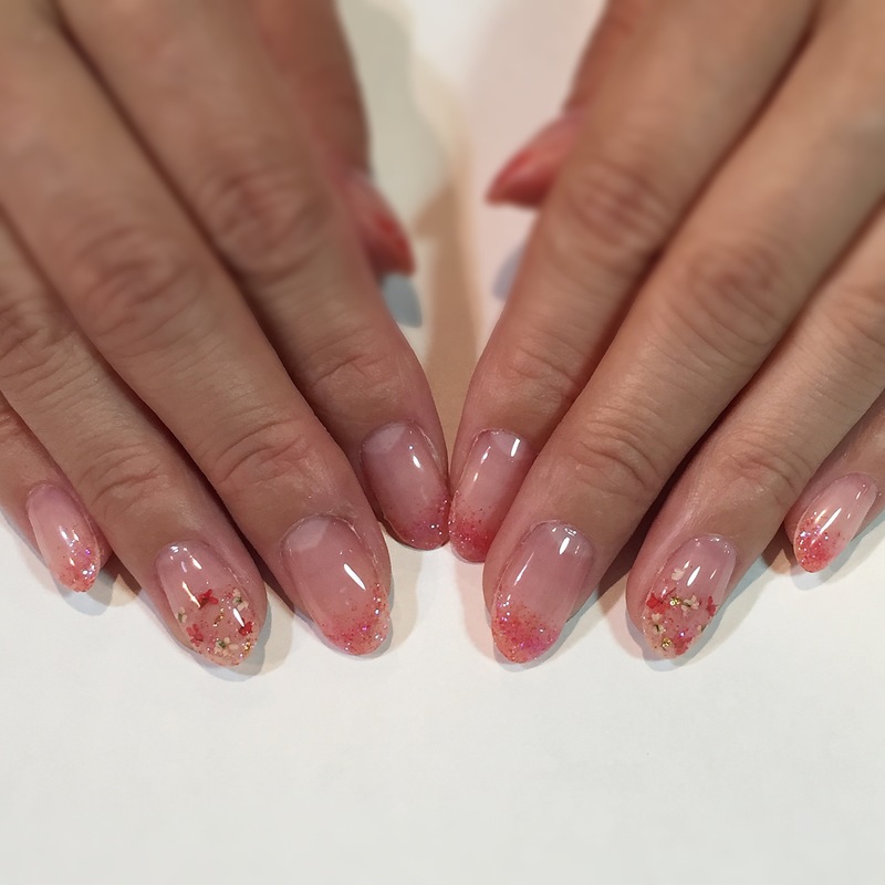 グリッター×ドライフラワーネイル。