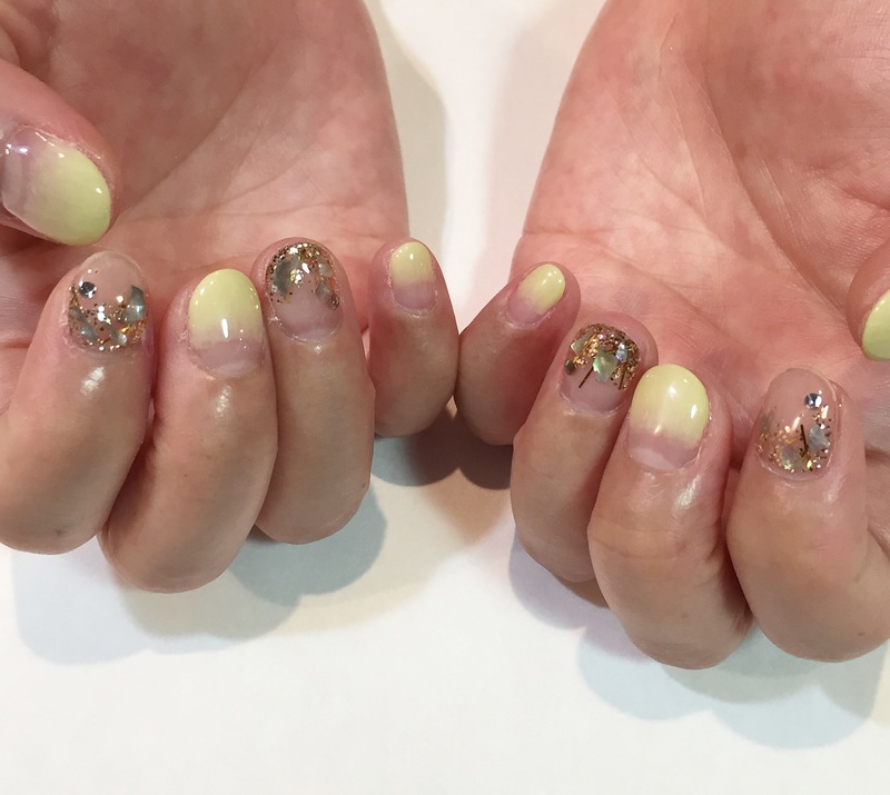 イエロー×クリアシェルネイル。