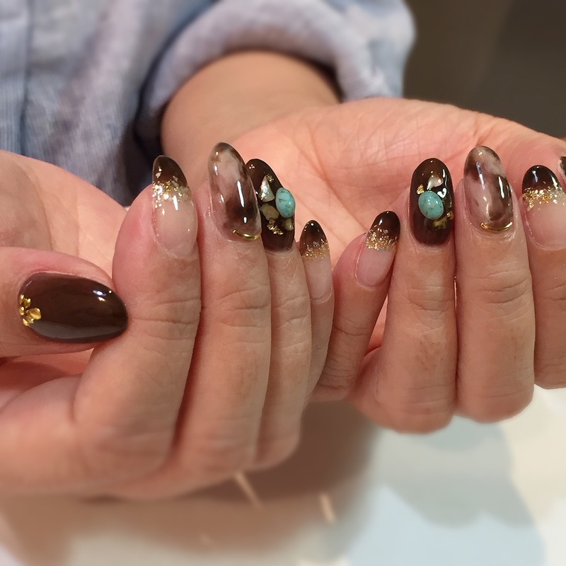 シースルーブラウン×夏ネイル。