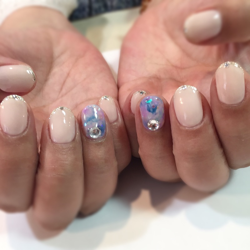 ブルー×パープルのタイダイネイル。