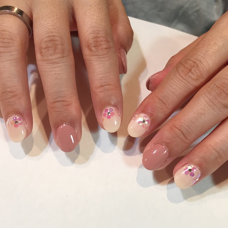 くすみピンク×ホロフラワーネイル。