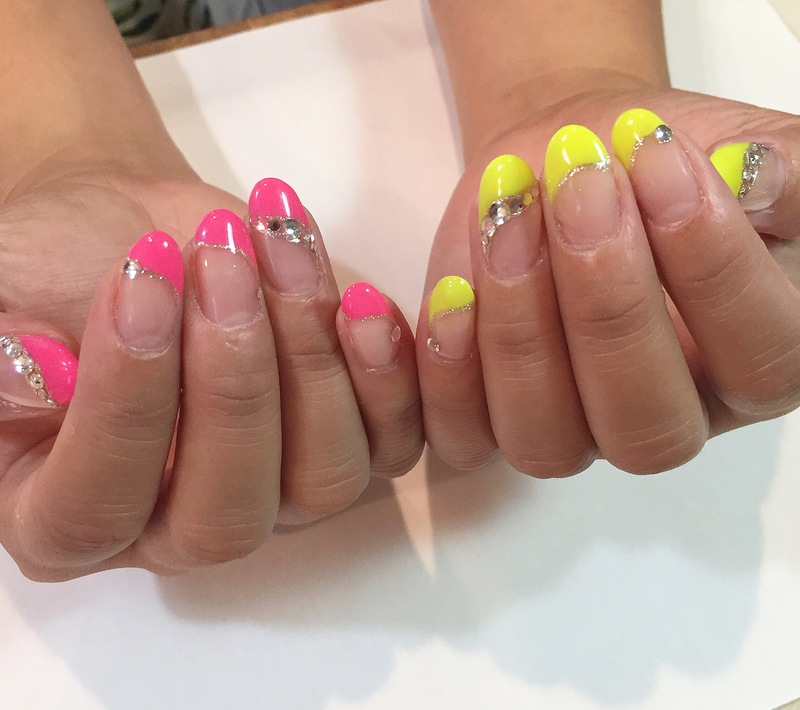 S字フレンチネイル。