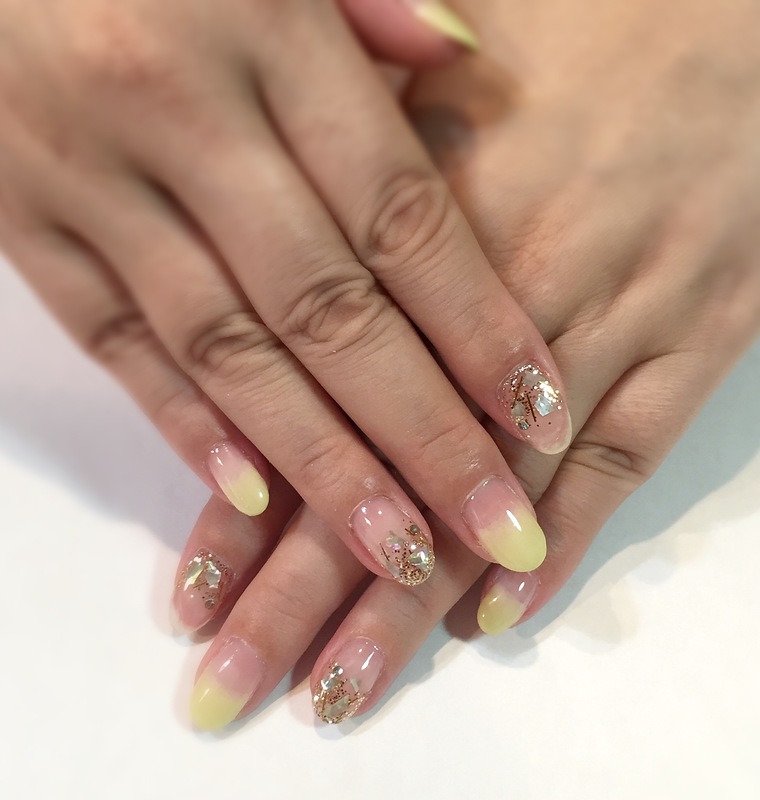 イエロー×クリアシェルネイル。