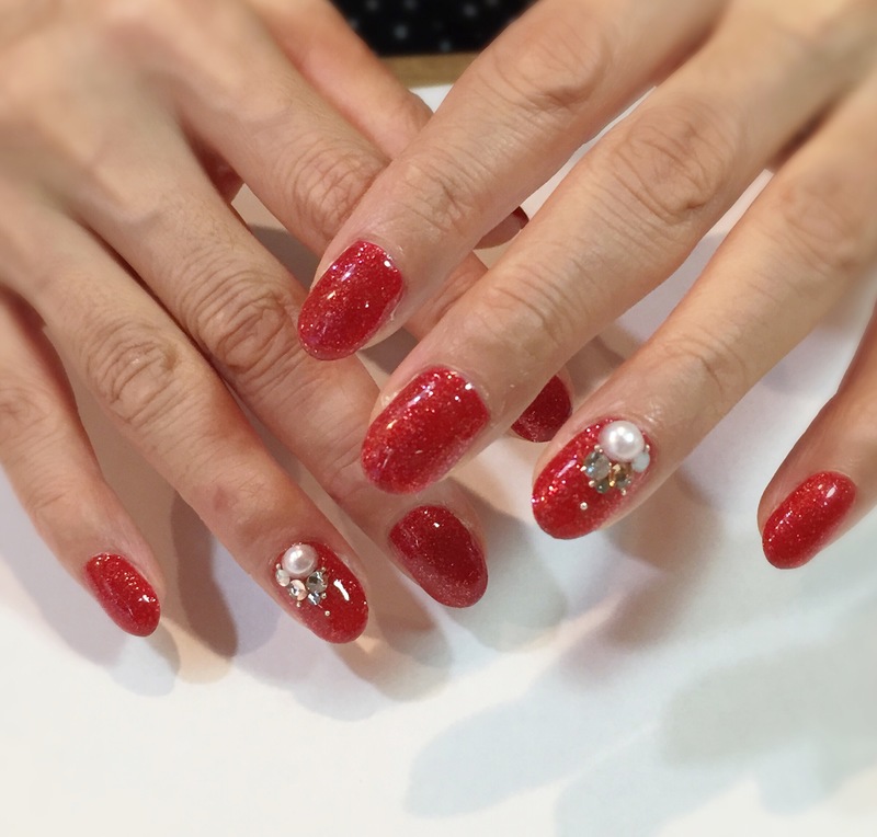 ラメレッド×ワンポイントネイル。