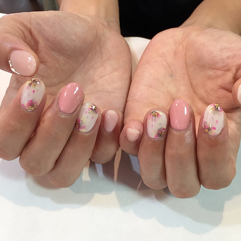 ピンク×ニュアンスネイル。