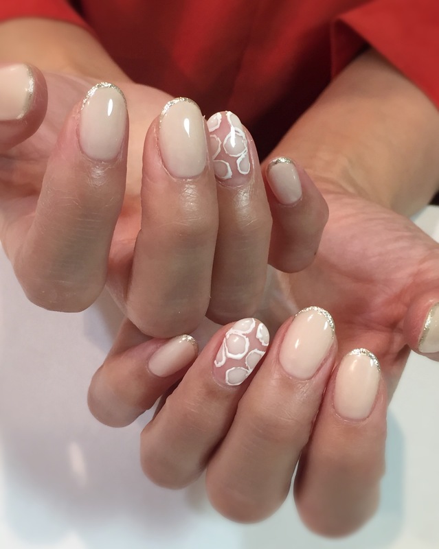 エッジラメ×ワンポイント フラワーネイル。