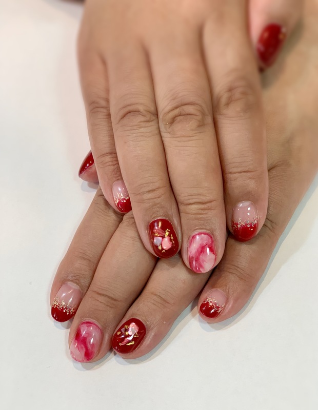 濃レッド×ニュアンスネイル。