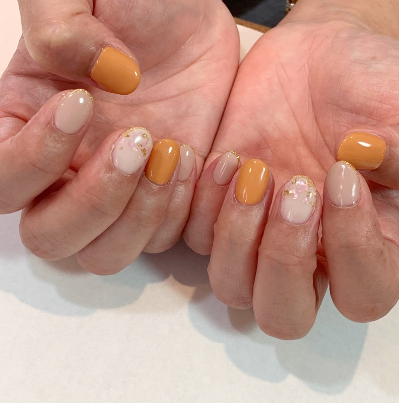 くすみイエローネイル。