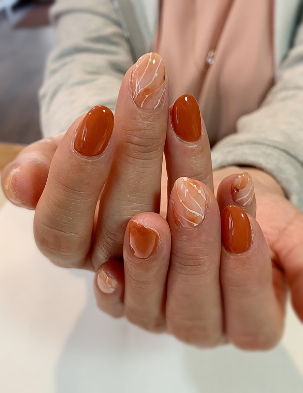 大人ニュアンスネイル。