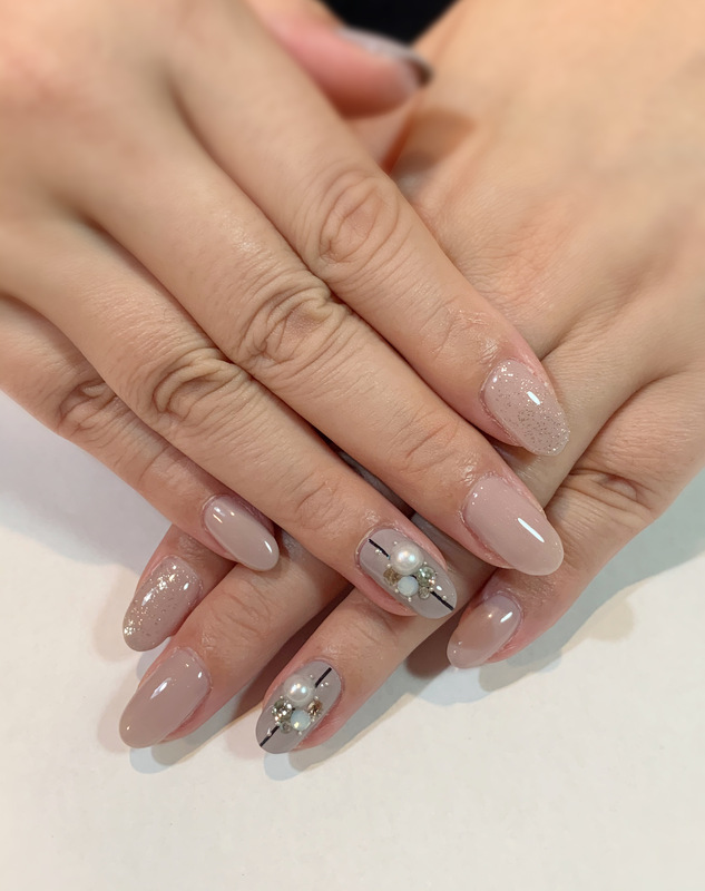 ニュアンスグレー×ワンポイントネイル。