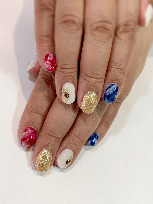 カラフル べっ甲柄風ネイル。