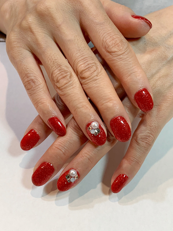 赤グリッター×ワンポイントネイル。