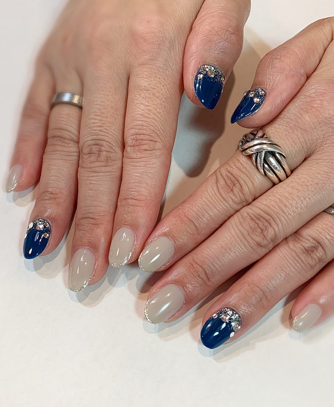 ネイビー×シアーグレー×ビジューネイル。