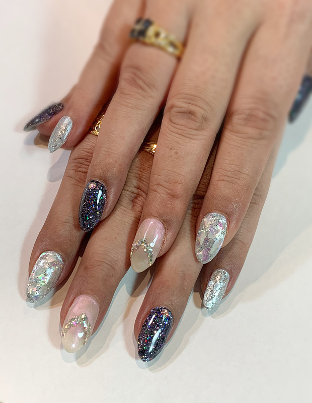 キラキラブルー×冬ネイル。