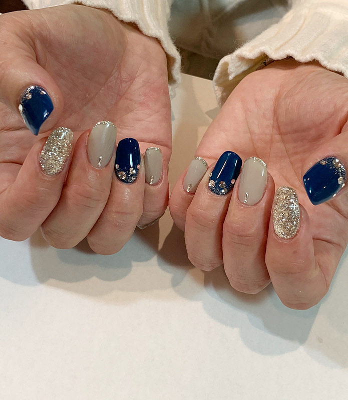ネイビー×シアーグレー×ビジューネイル。