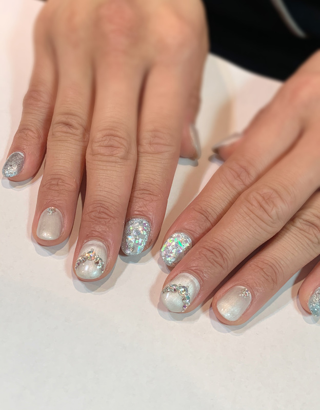 キラキラブルー×冬ネイル。