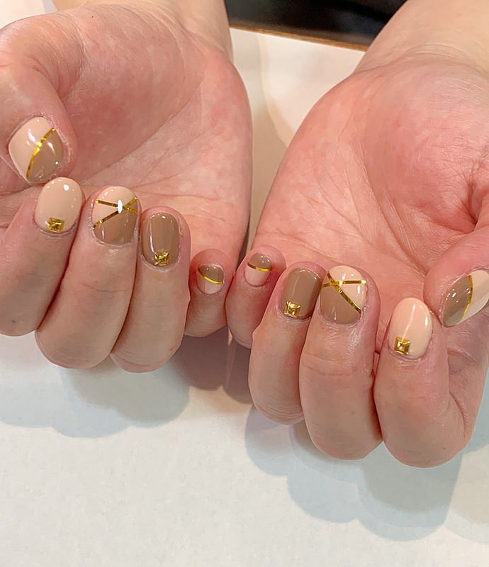 ブラウン×ベージュ　バイカラーネイル