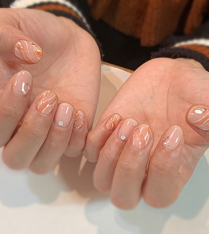 ナチュラル大人ニュアンスネイル。