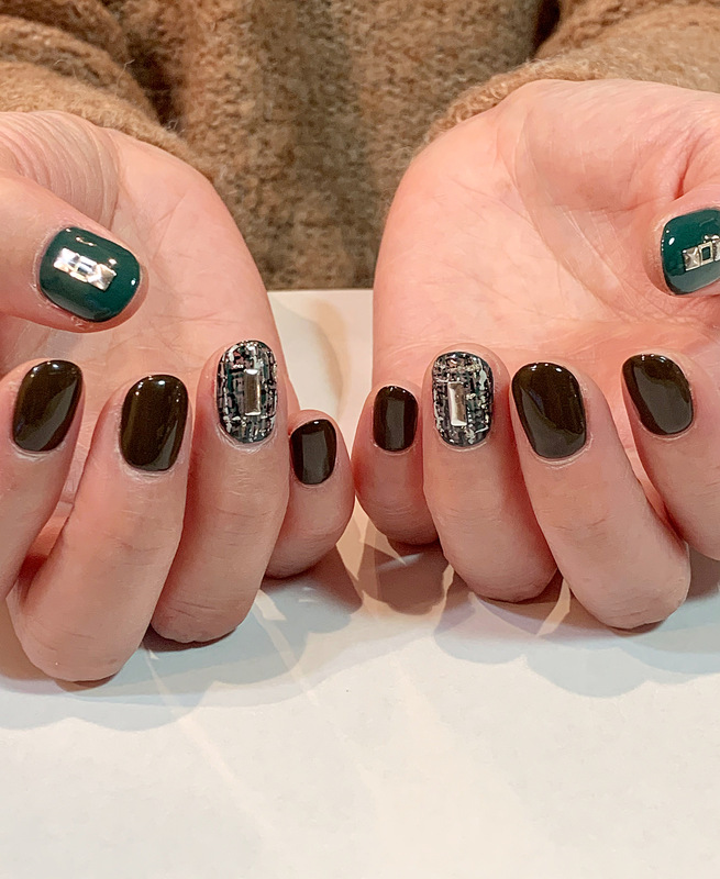 チョコレートブラウン×ツイード柄。