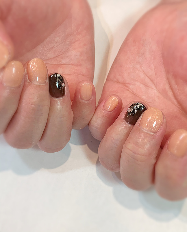 シンプル ニュアンスネイル。