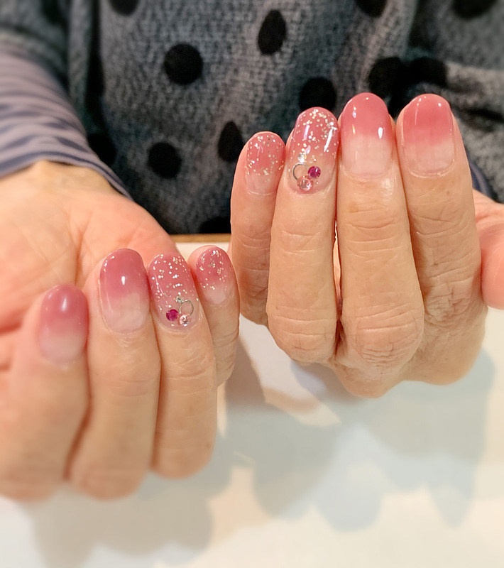くすみピンク グラデネイル。