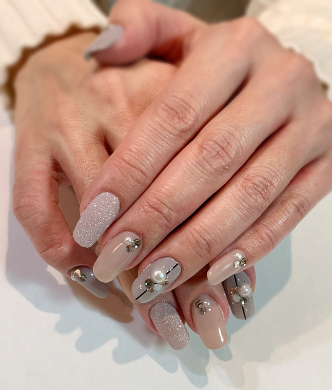 ニュアンスグレー×ワンポイントネイル。
