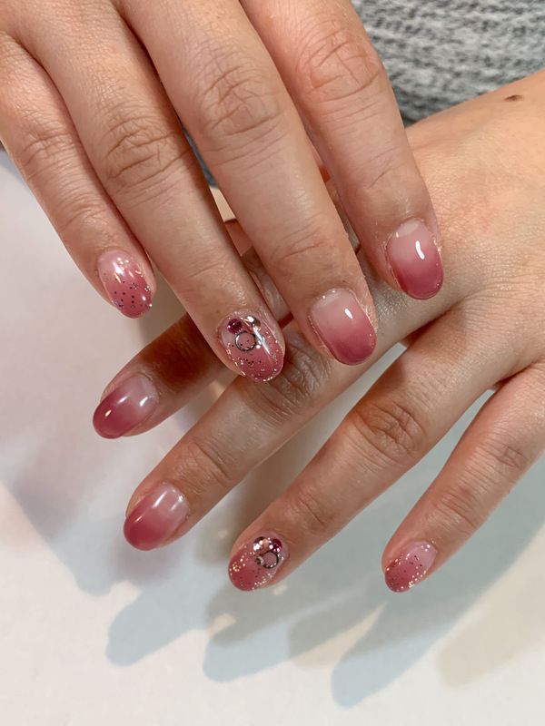 くすみピンク グラデネイル。