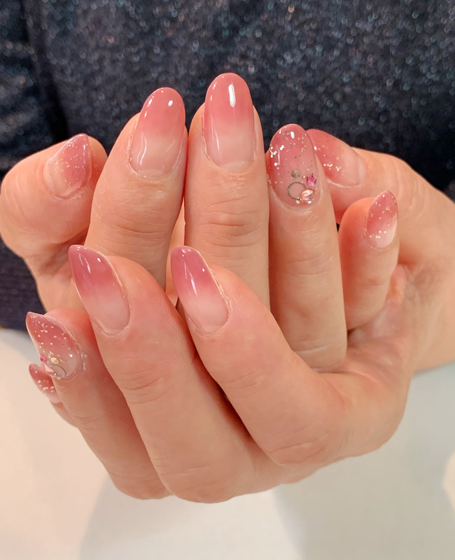 くすみピンク グラデネイル。