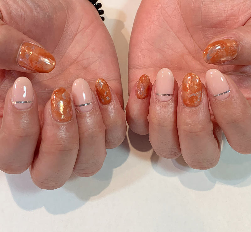 ピンクベージュ×ニュアンスネイル。