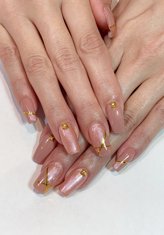 くすみピンク×パールピンク バイカラーネイル。