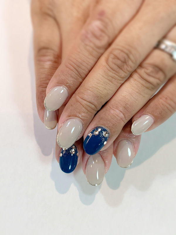 ネイビー×シアーグレー×ビジューネイル。