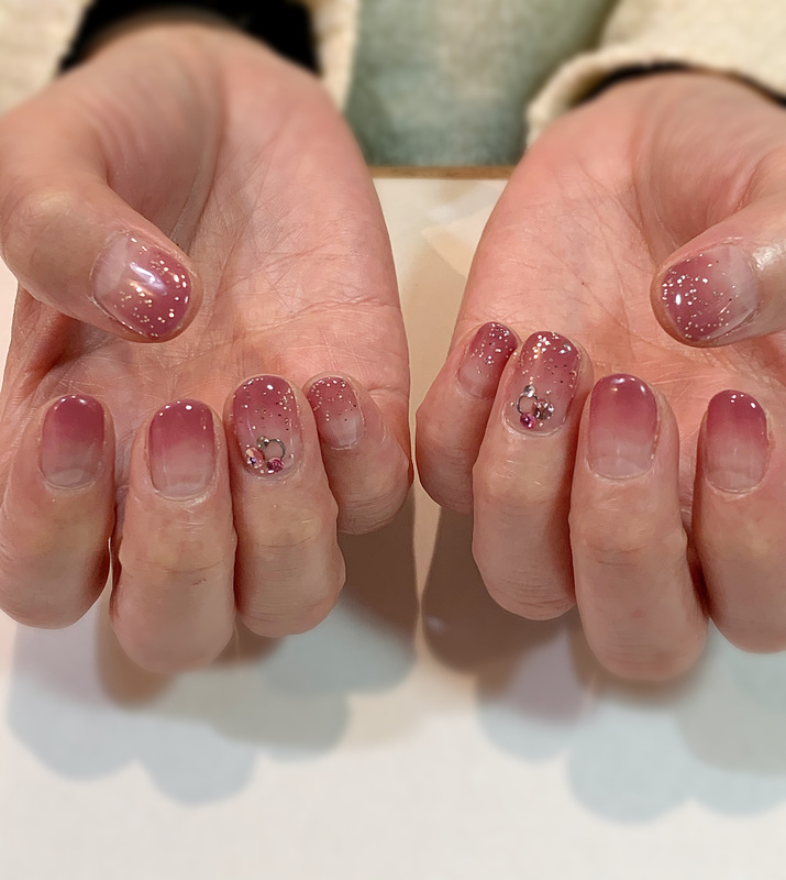 くすみピンク グラデネイル。