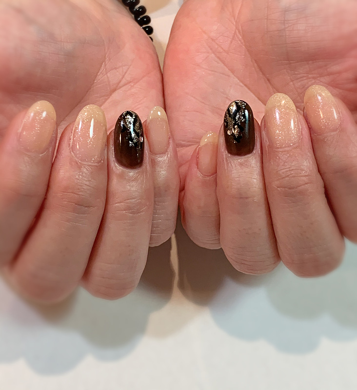 シンプル ニュアンスネイル。