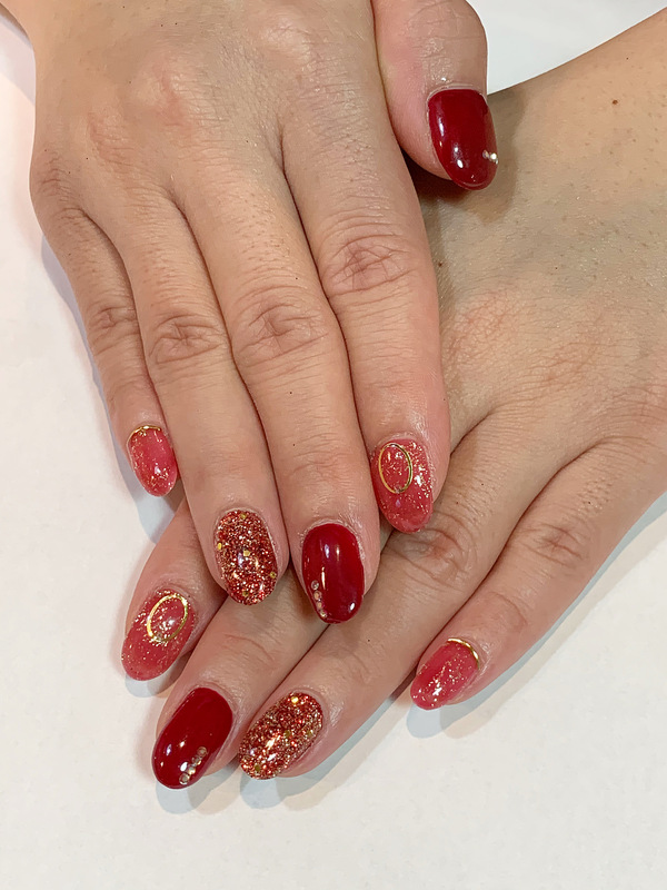 赤×グリッターネイル。