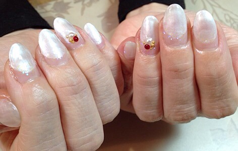 ホワイトパール×Redビジュー。