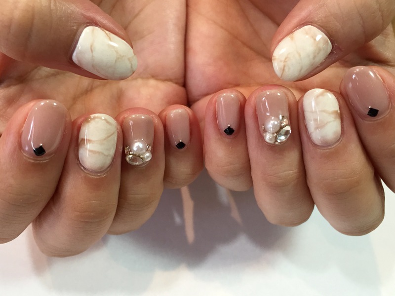 大人シックに、大理石風ネイル。